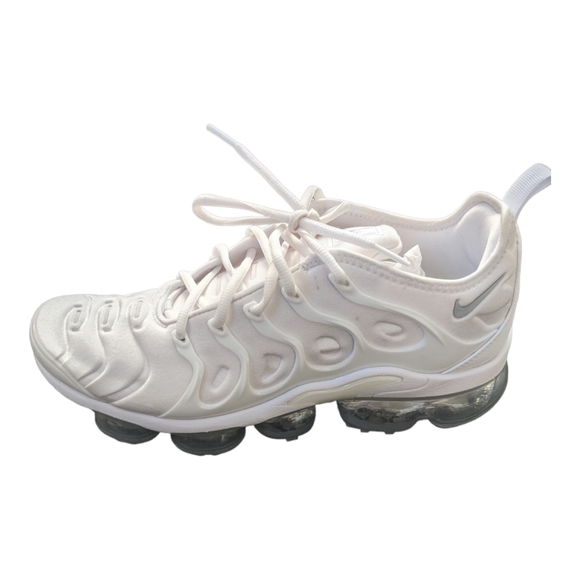 white vapormax plus mens